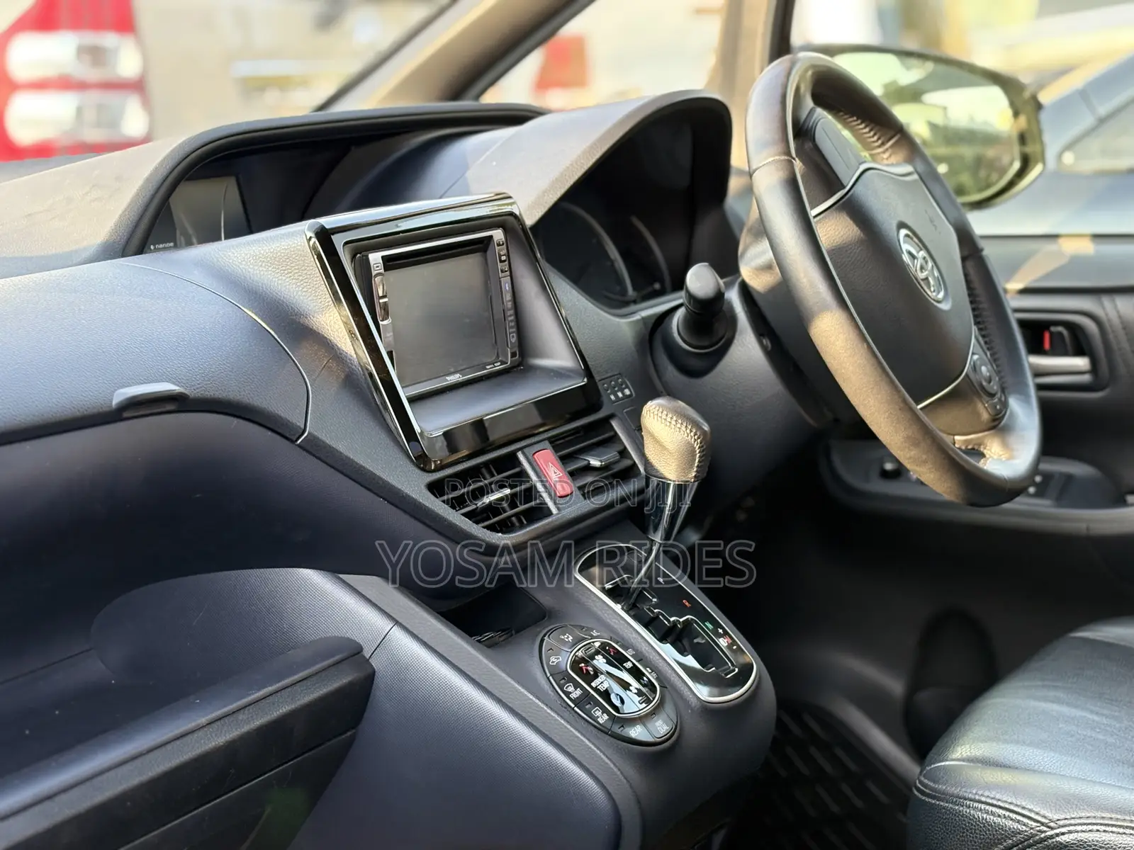 Toyota Noah 2.0 FWD (7 Seater) 2016