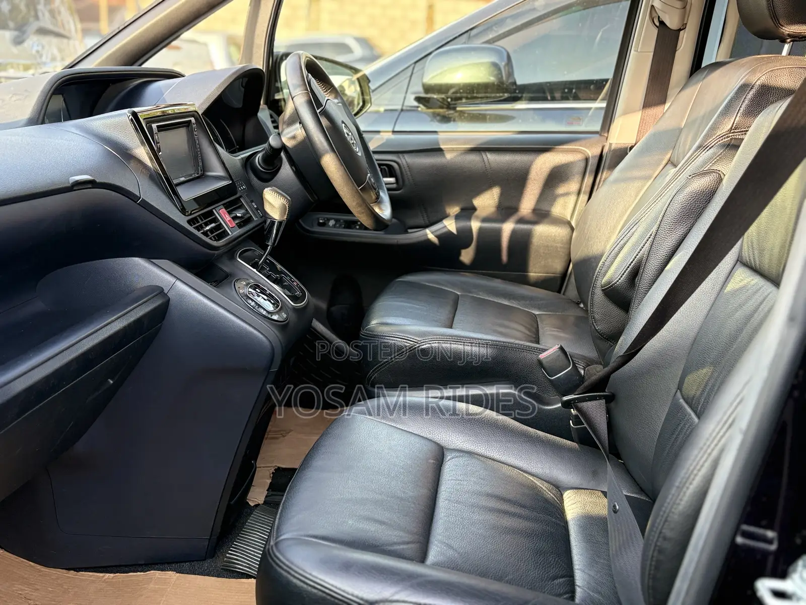 Toyota Noah 2.0 FWD (7 Seater) 2016
