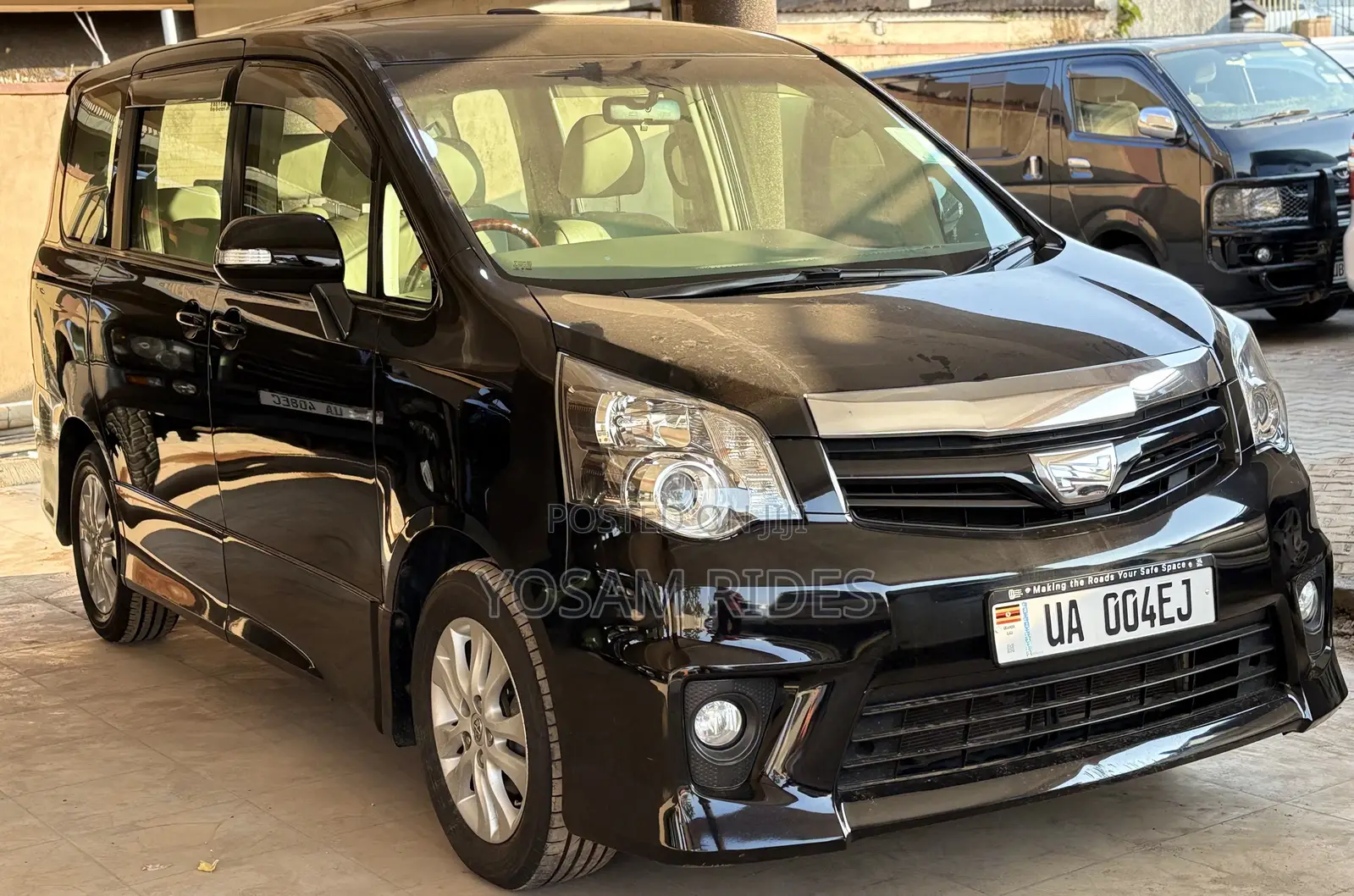 Toyota Noah 2.0 158hp FWD (7 Seater) 2012 Black