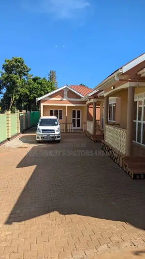 7bdrm Duplex in Division A for sale