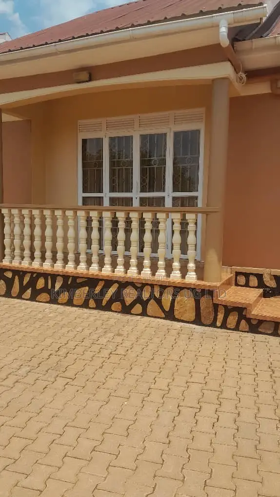 7bdrm Duplex in Division A for sale