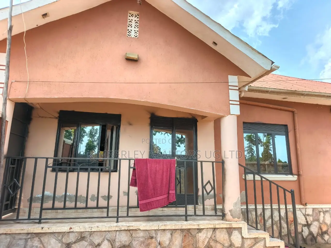 3bdrm Duplex in Seeta-Namuganga for sale