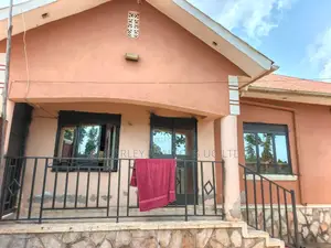 3bdrm Duplex in Seeta-Namuganga for sale