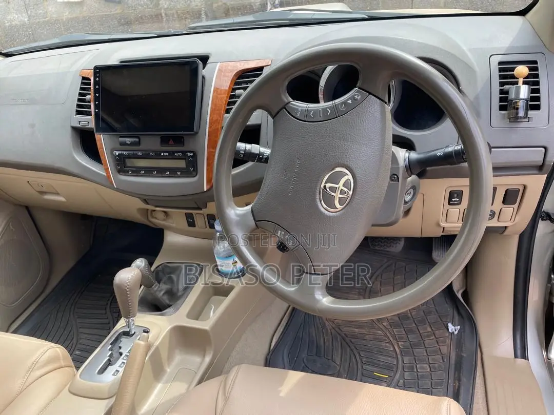 Toyota Fortuner 2011 Gold