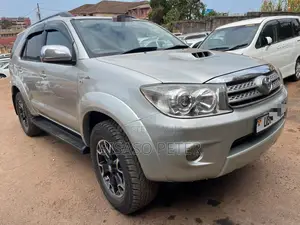Toyota Fortuner 2011 Gold