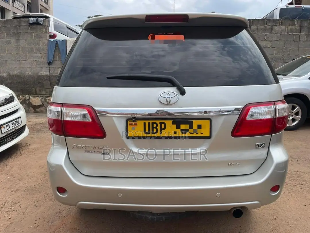 Toyota Fortuner 2011 Gold