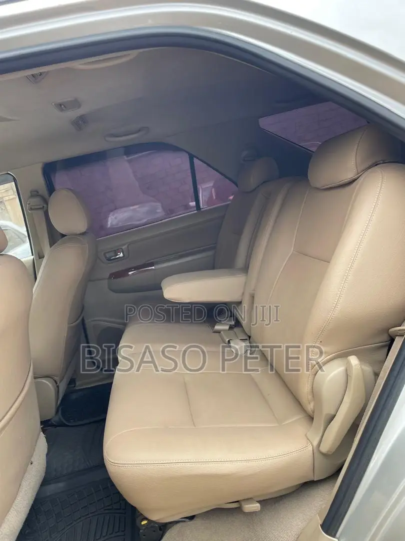 Toyota Fortuner 2011 Gold