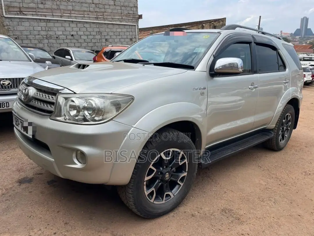 Toyota Fortuner 2011 Gold