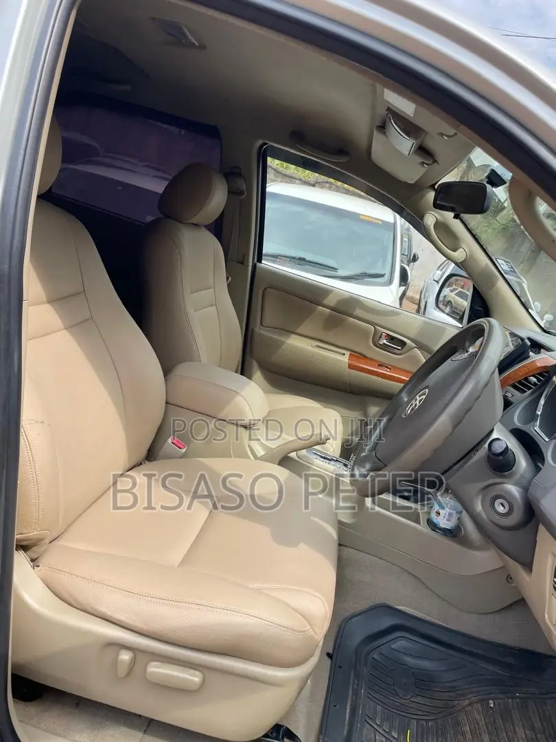 Toyota Fortuner 2011 Gold