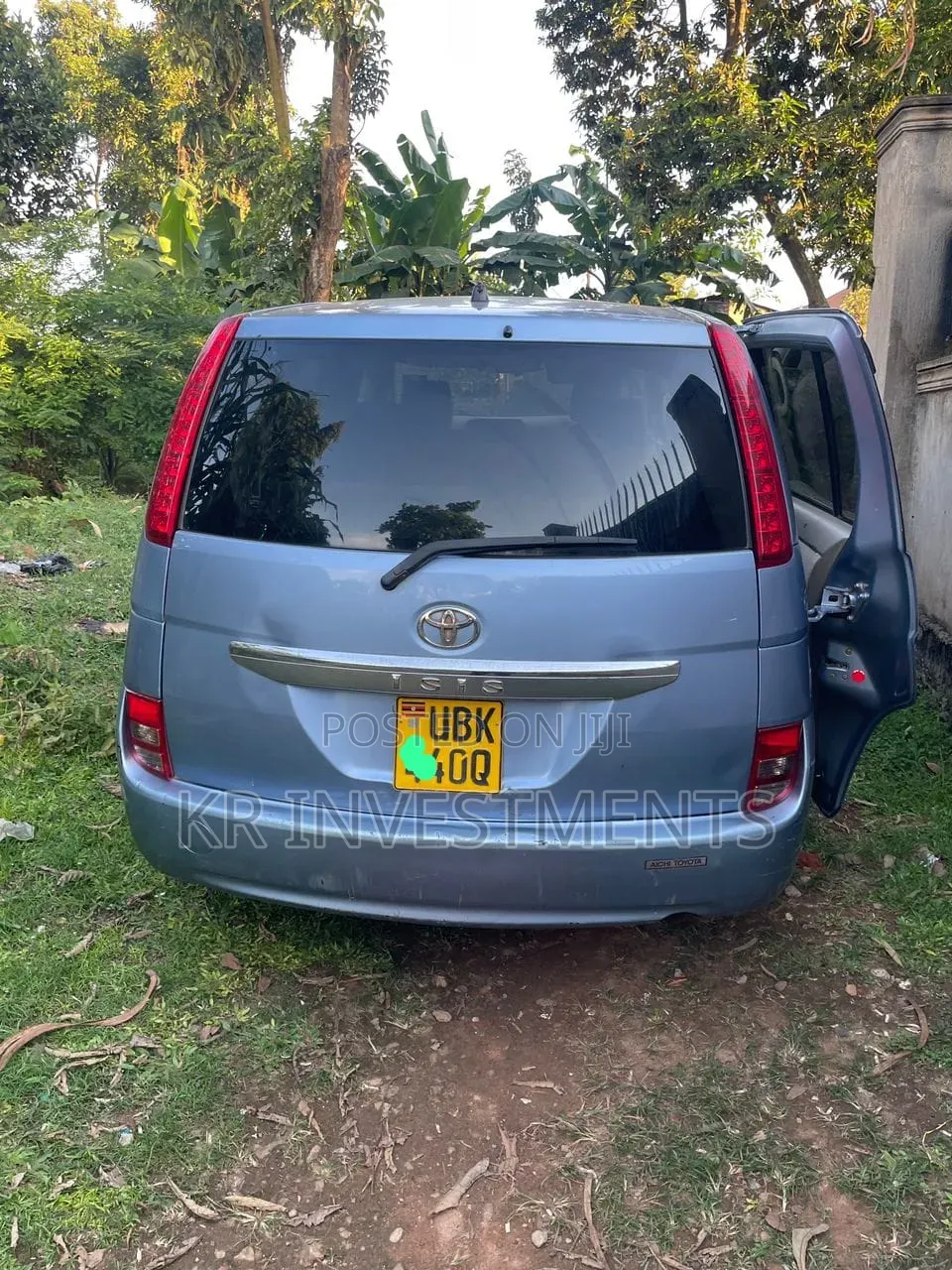 Toyota ISIS 2008 Gray