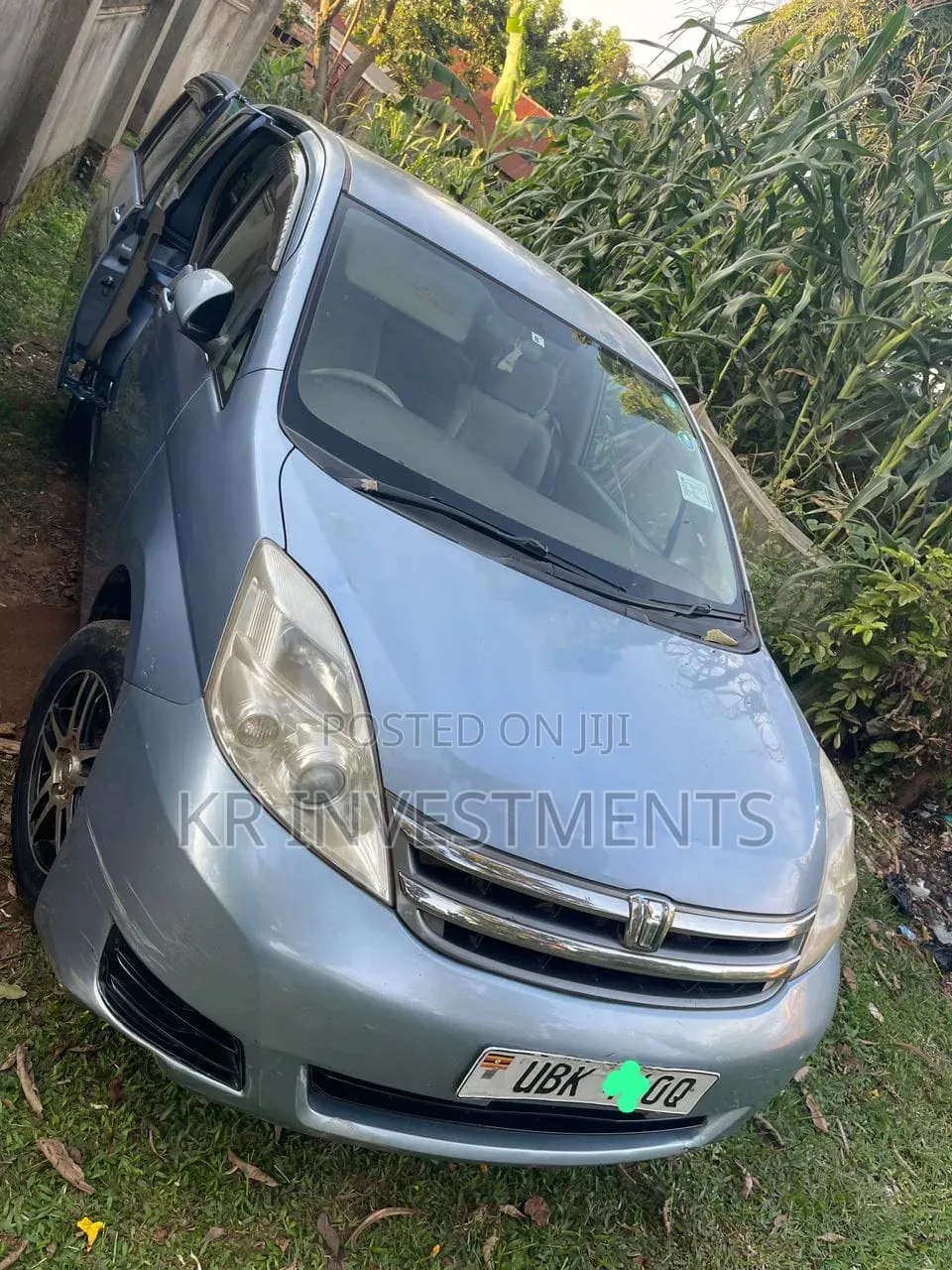 Toyota ISIS 2008 Gray