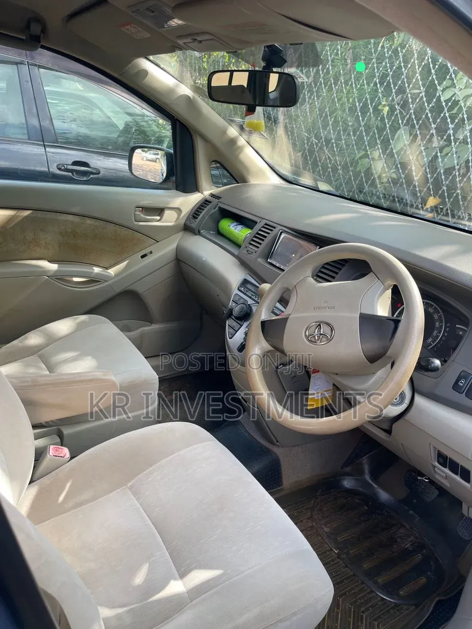 Toyota ISIS 2008 Gray