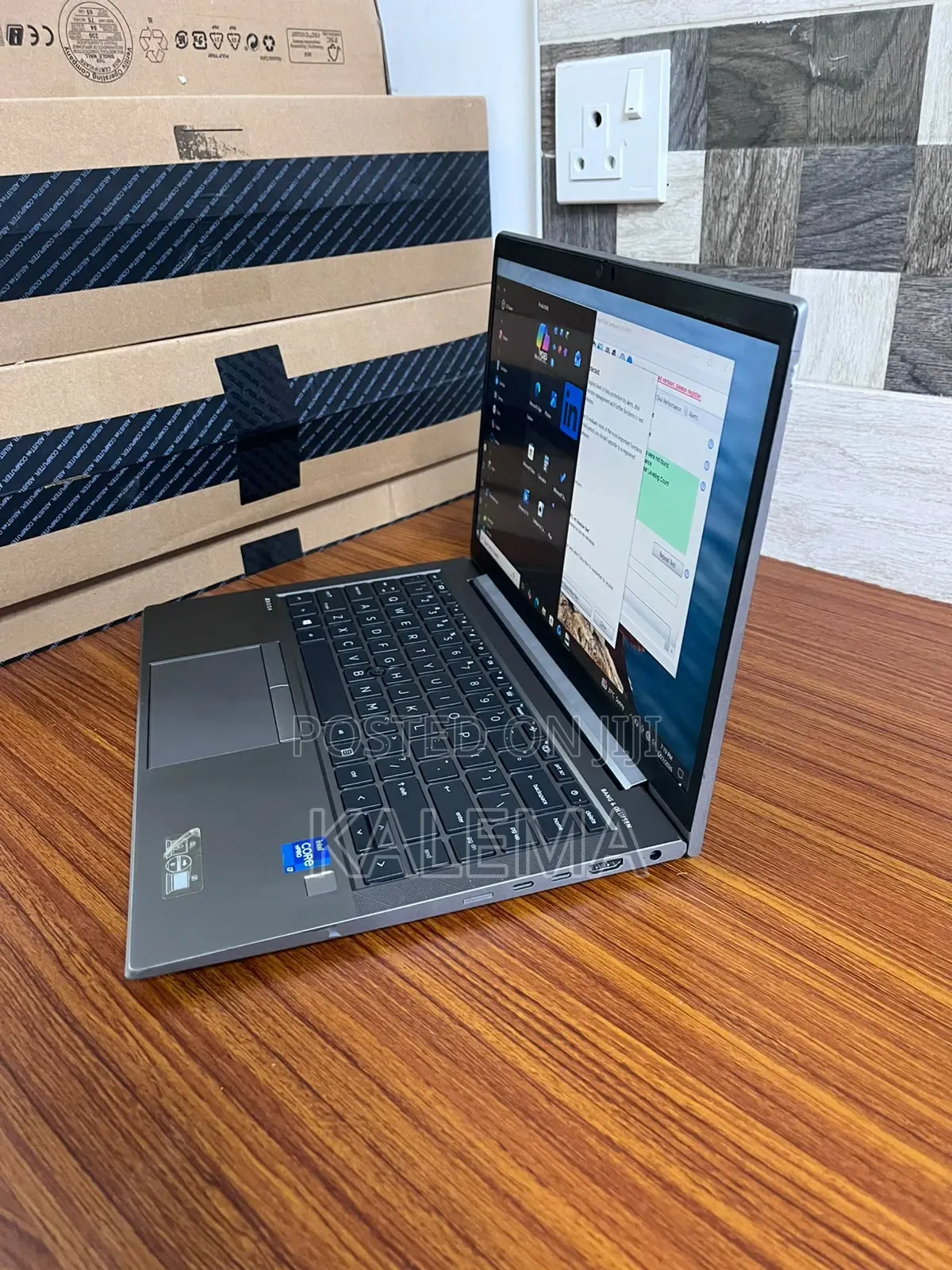 New Laptop HP ZBook Firefly G8 8GB Intel Core i7 SSD 256GB