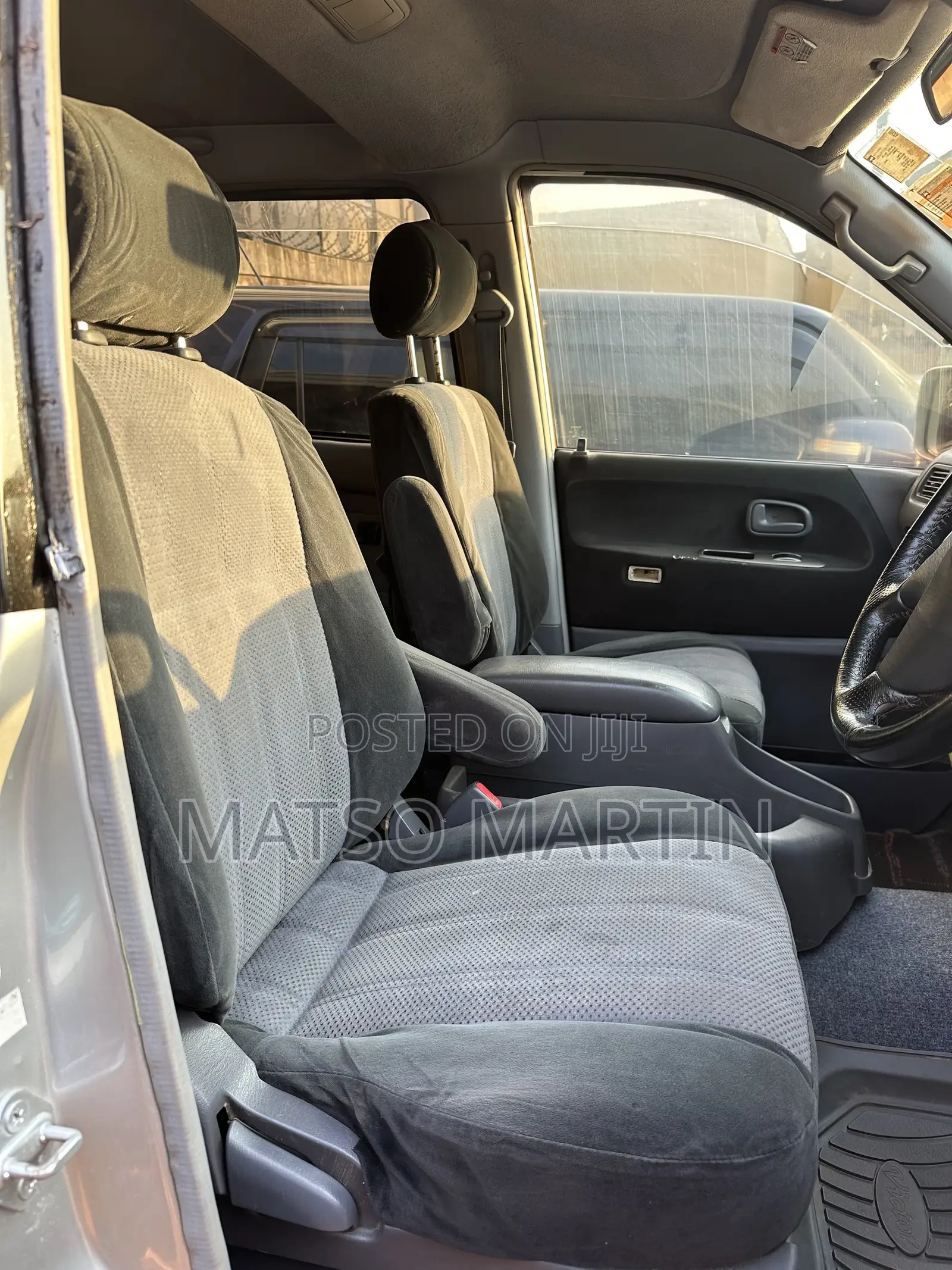 Toyota Noah 2001 Silver