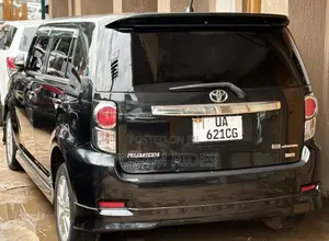 Toyota Corolla Rumion Hatchback 1.5 FWD 2010 Black