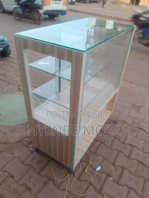 Display Glass Counter 4.3*4 Feet