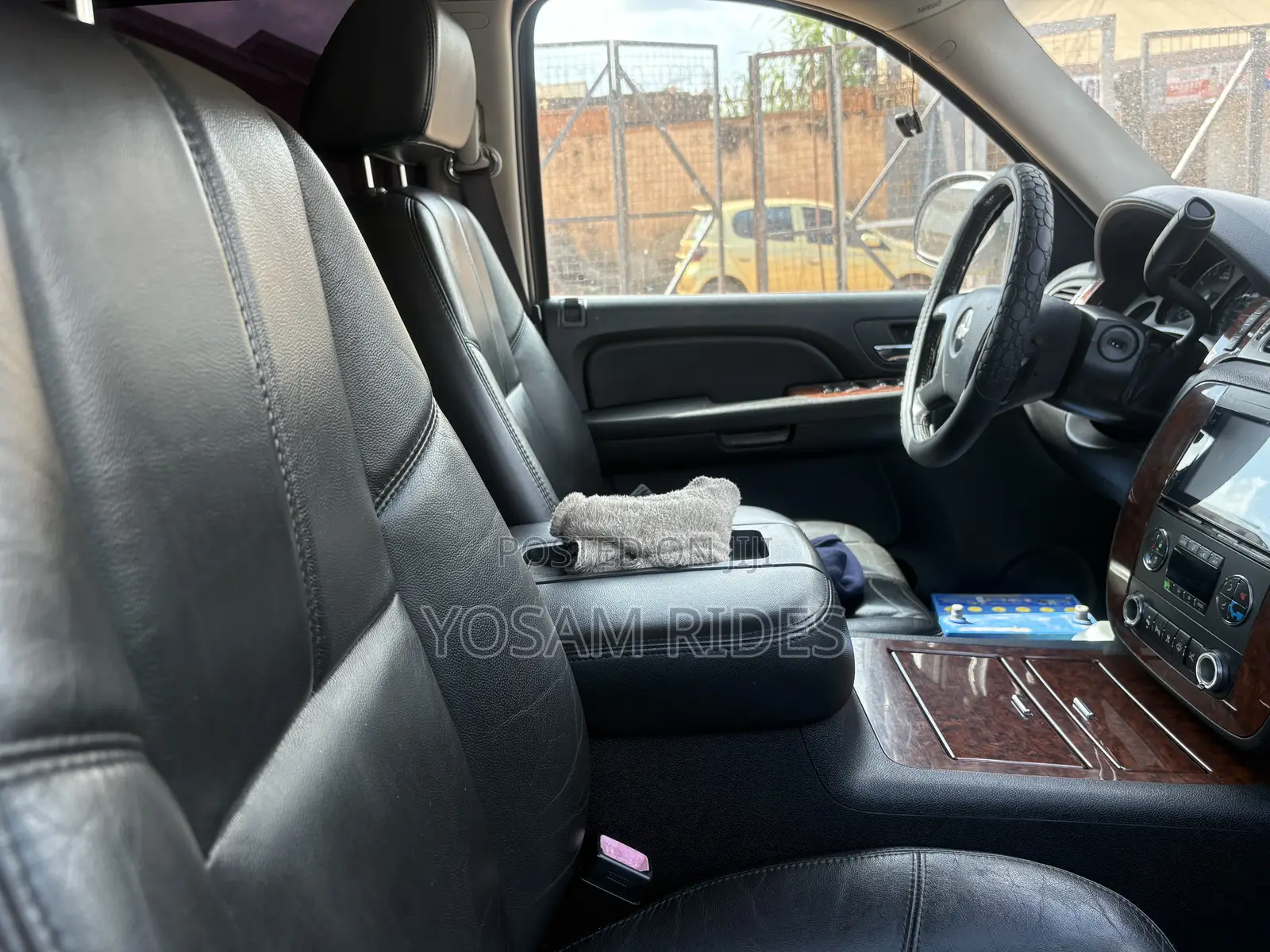 Chevrolet Tahoe LS 4dr SUV (5.3L 8cyl 6A) 2014 White