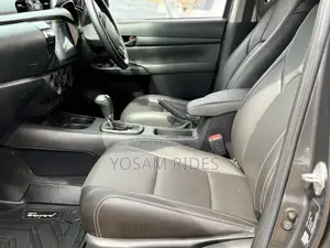 Toyota Hilux Revo Double Cab Deisel 2.8 AWD 2018 Gray