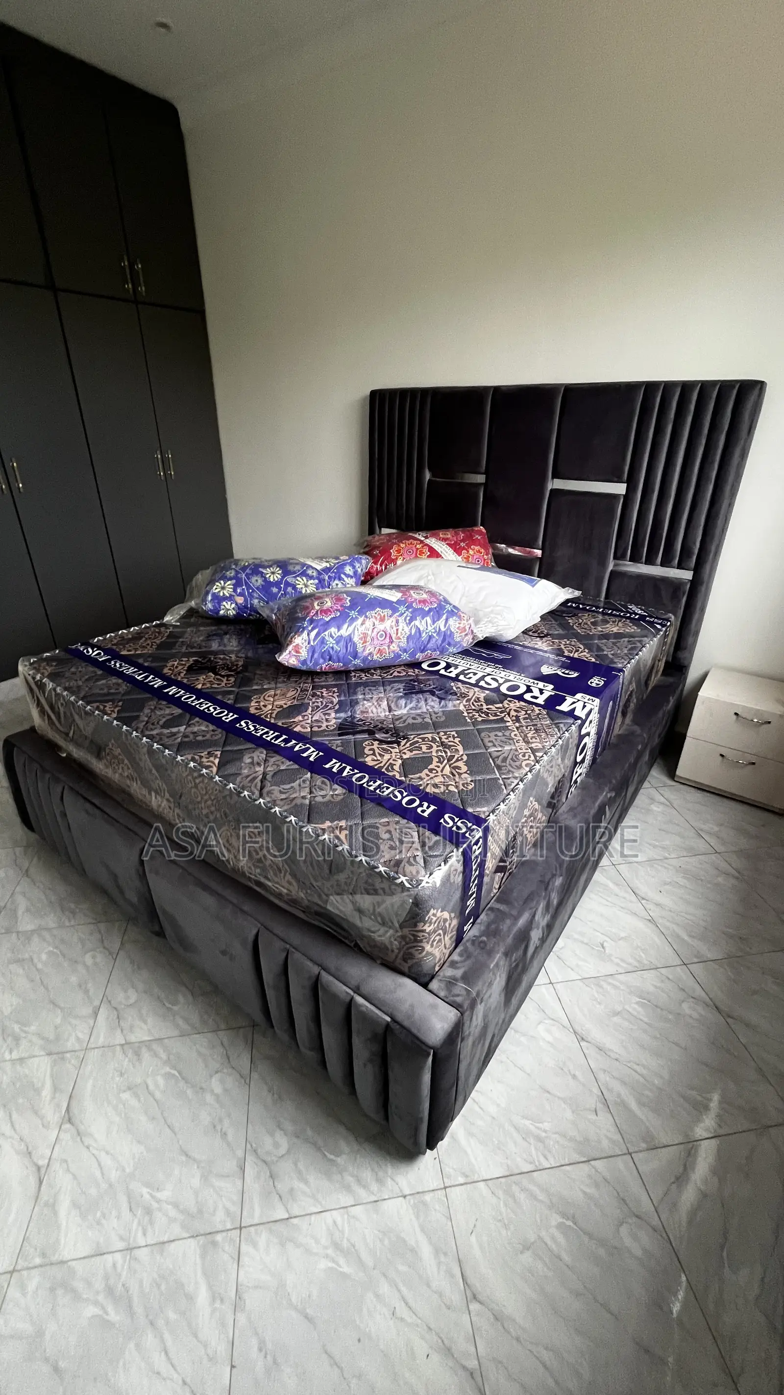 5by6 Bed and Its Bedside