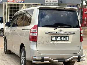 Toyota Noah 2.0 158hp FWD (7 Seater) 2012 Gold