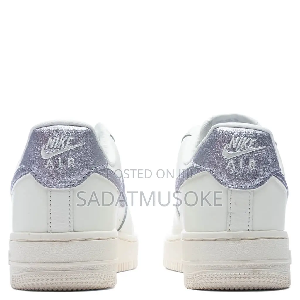 Nike Women's Air Force 1 '07 Dv7470-100