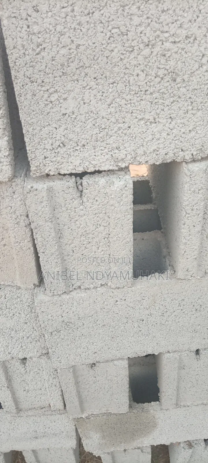 High Quality 6 - Inch Hollow Blocks (Free Delivery With in Kampala)