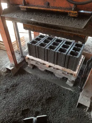High Quality 6 - Inch Hollow Blocks (Free Delivery With in Kampala)