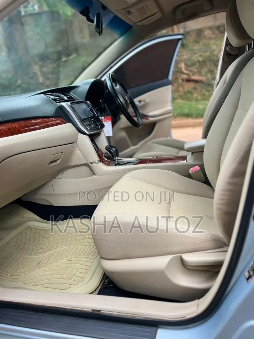 Toyota Premio 2013 Silver