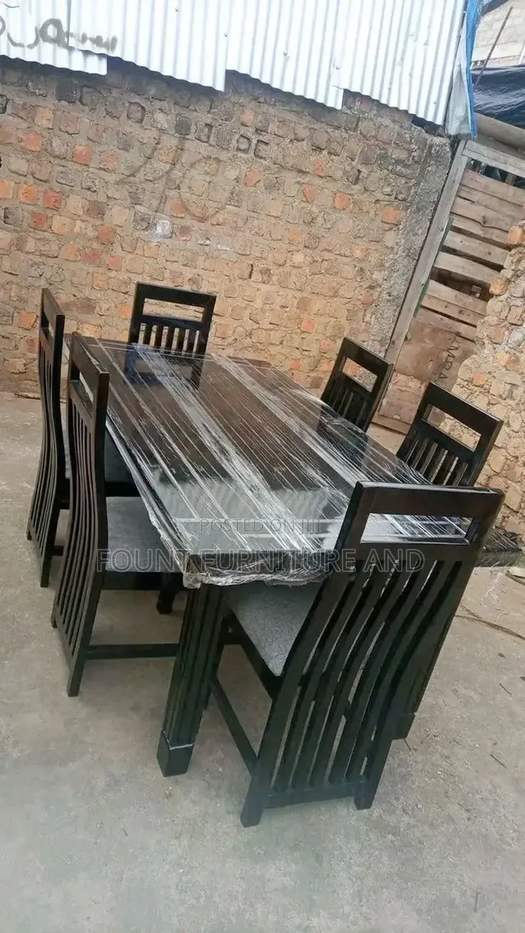 4 Seator Dinning Table