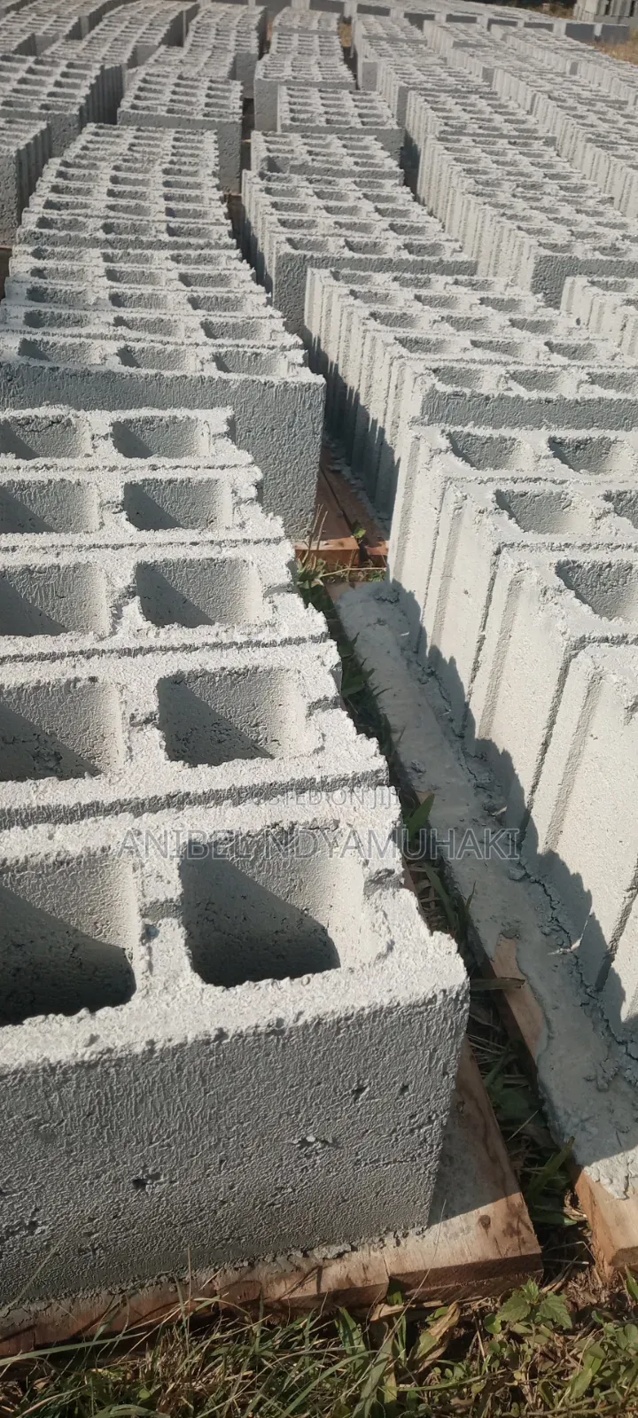 High Quality 6 - Inch Hollow Blocks (Free Delivery With in Kampala)