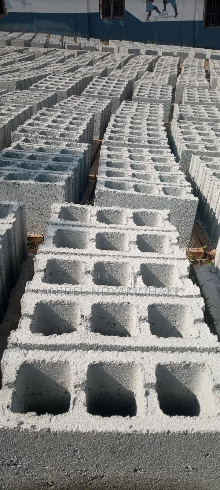High Quality 6 - Inch Hollow Blocks (Free Delivery With in Kampala)