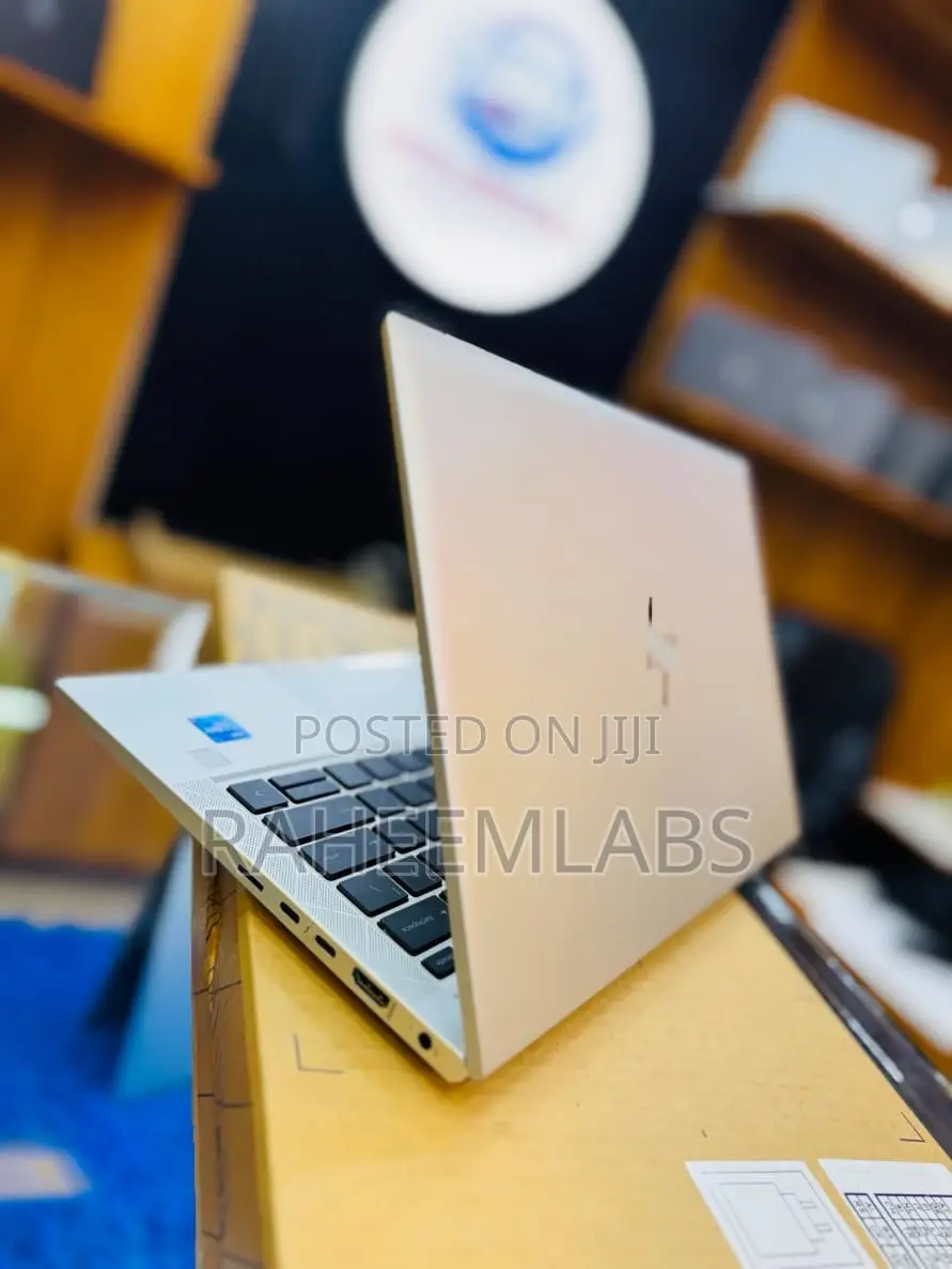 New Laptop HP EliteBook 830 G8 8GB Intel Core i5 SSD 256GB