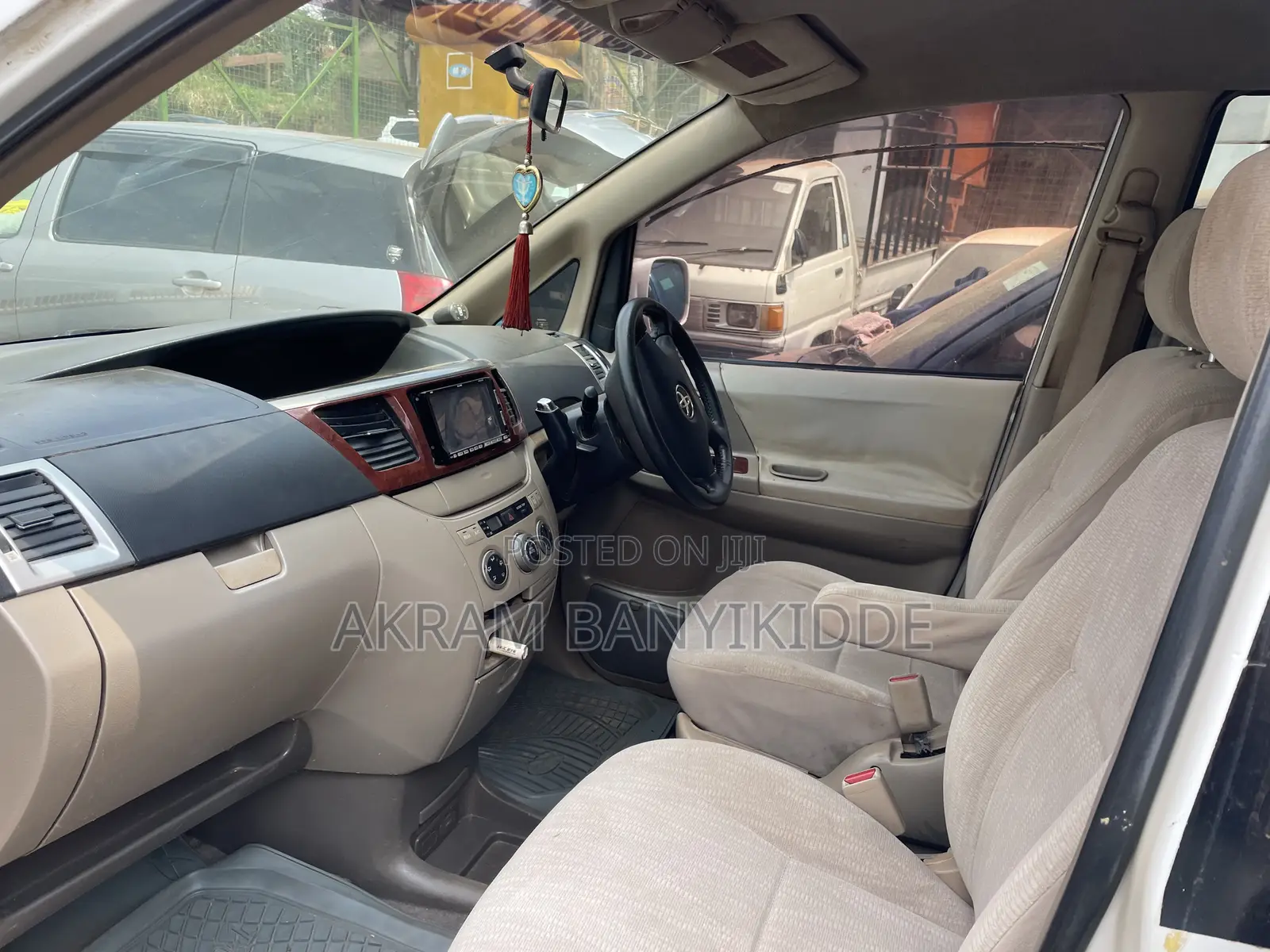 Toyota Noah 2003 White