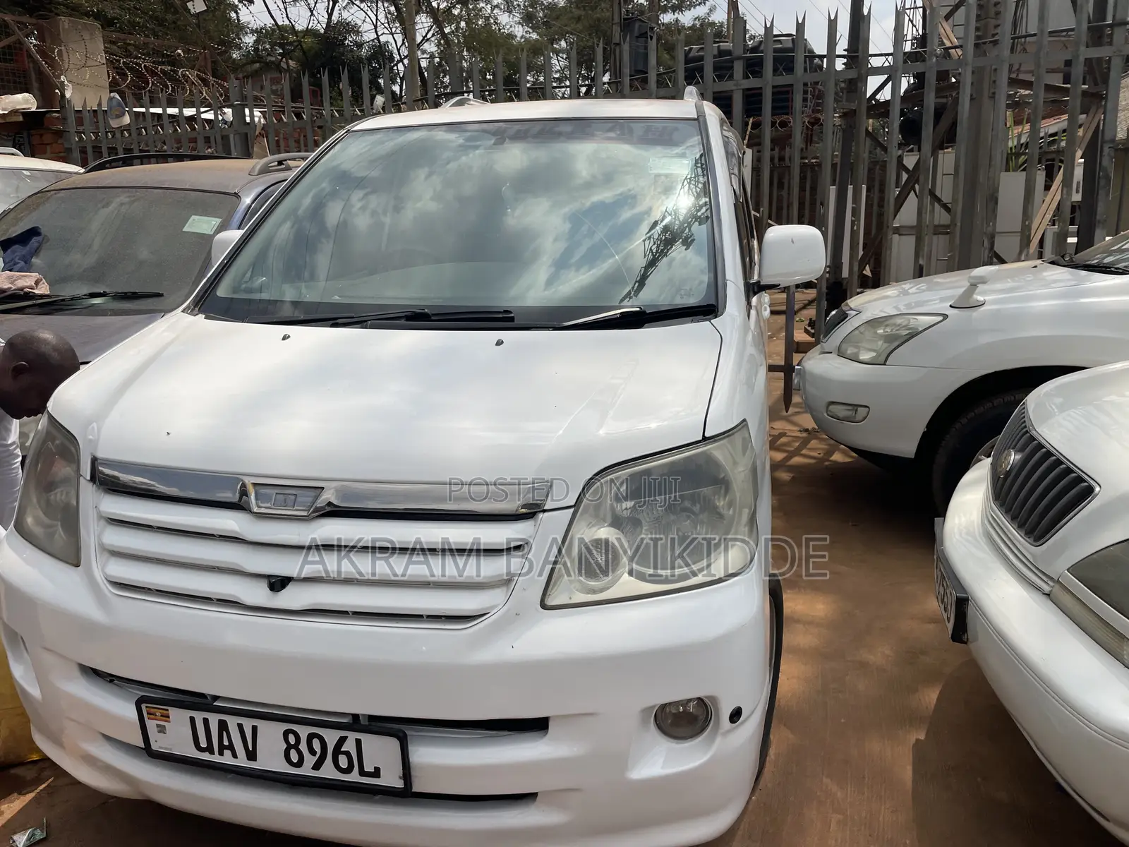 Toyota Noah 2003 White