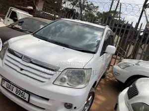 Toyota Noah 2003 White