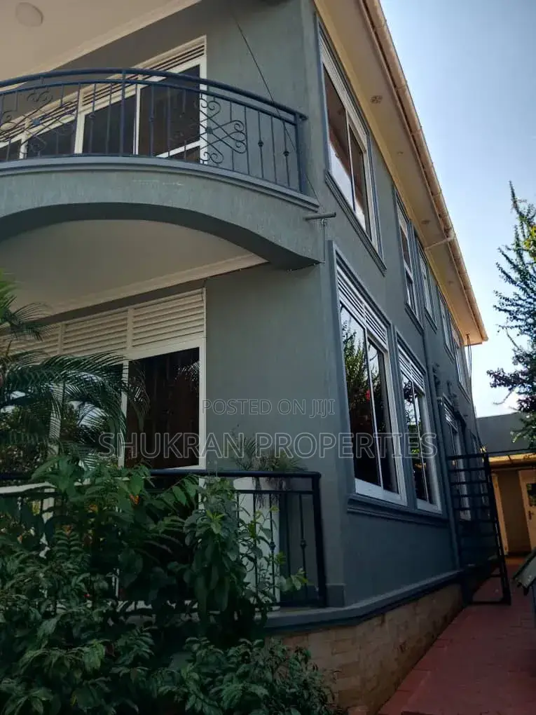5bdrm House in Zion Estate, Central Division for sale