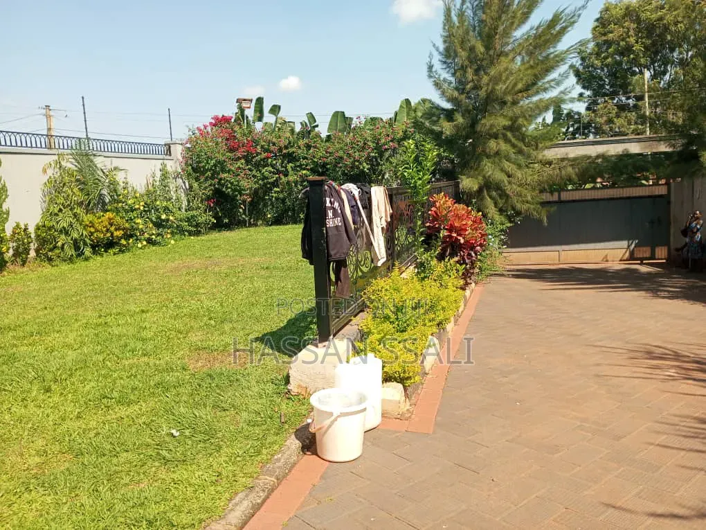 5bdrm House in Zion Estate, Central Division for sale