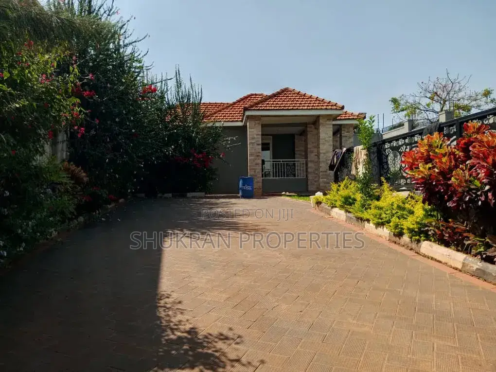 5bdrm House in Zion Estate, Central Division for sale