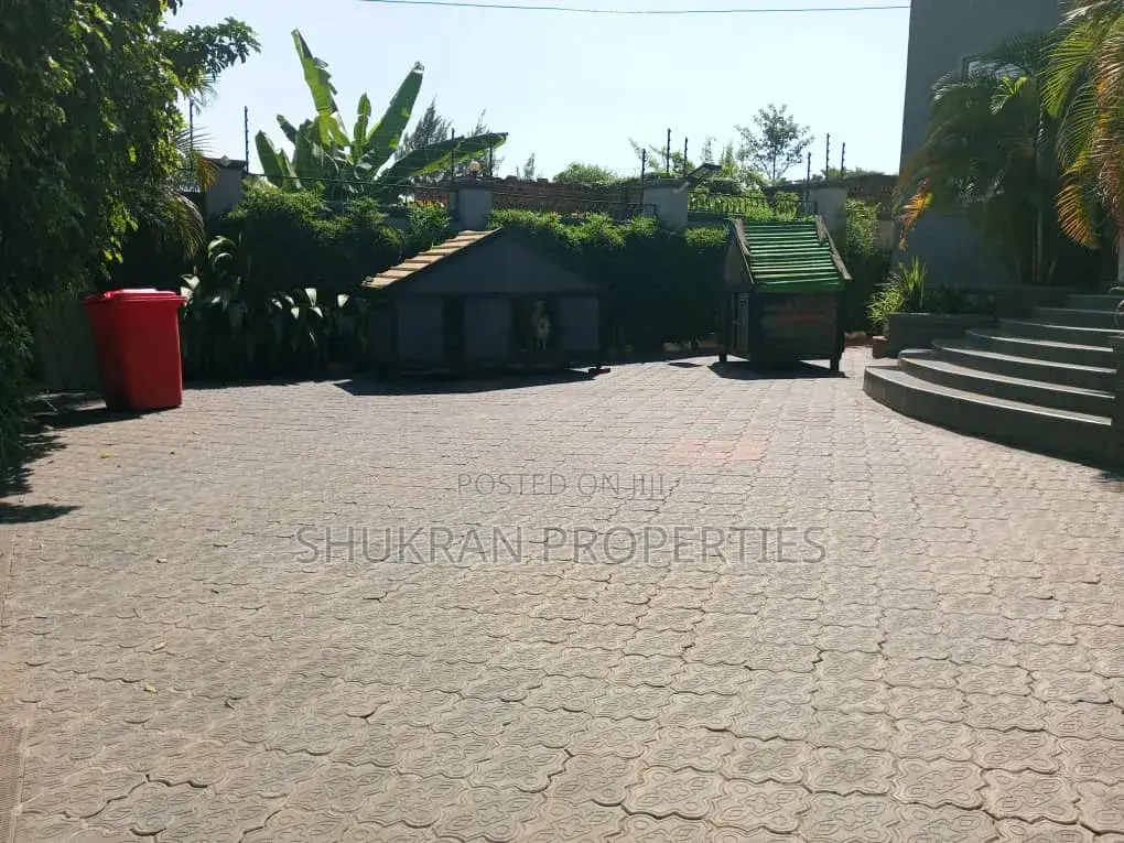5bdrm House in Zion Estate, Central Division for sale