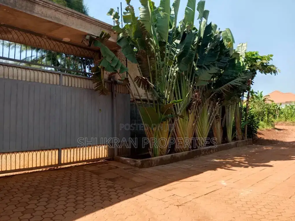 5bdrm House in Zion Estate, Central Division for sale