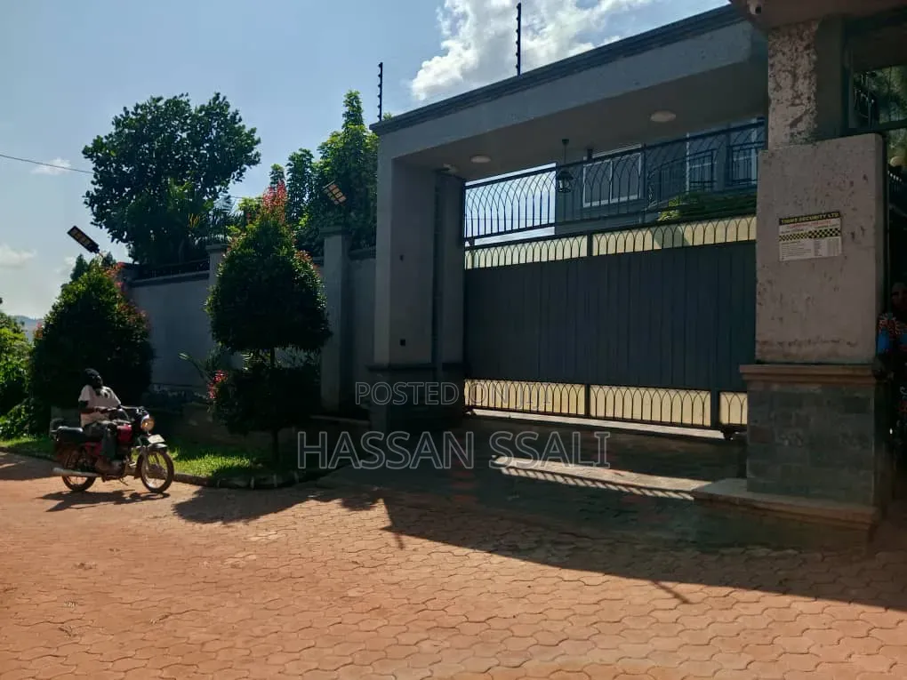 5bdrm House in Zion Estate, Central Division for sale