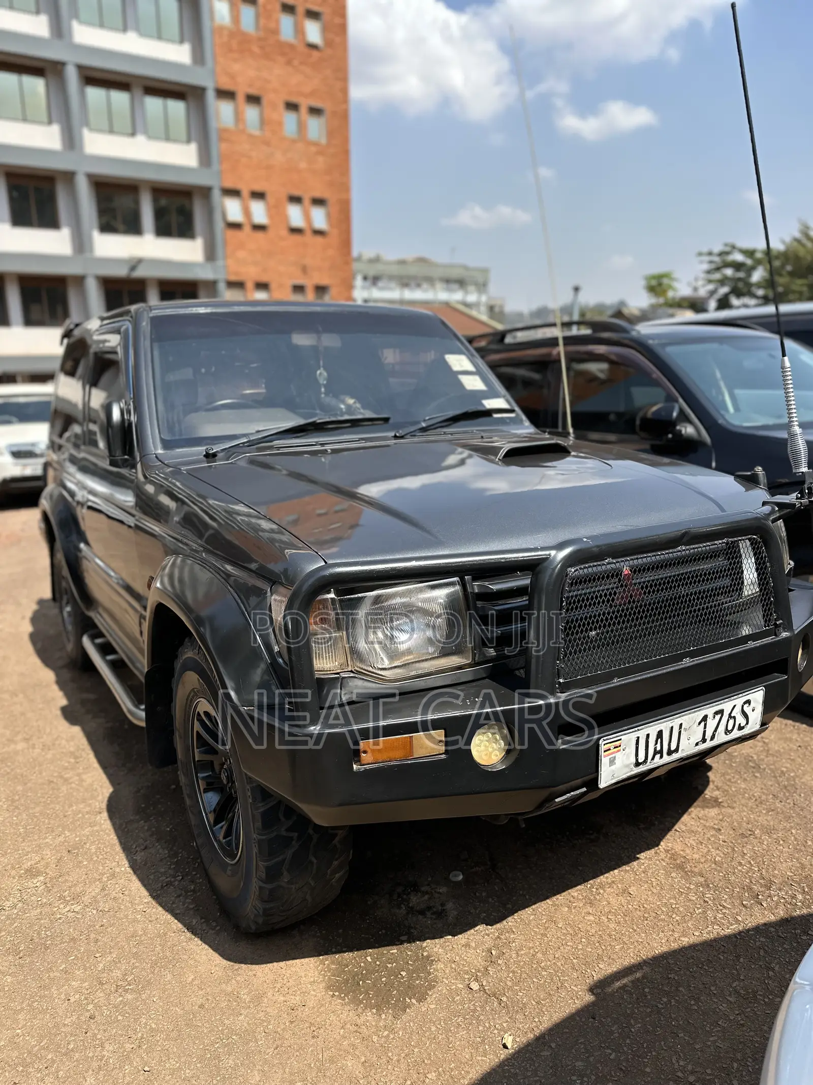 Mitsubishi Pajero Sport 2000 Black