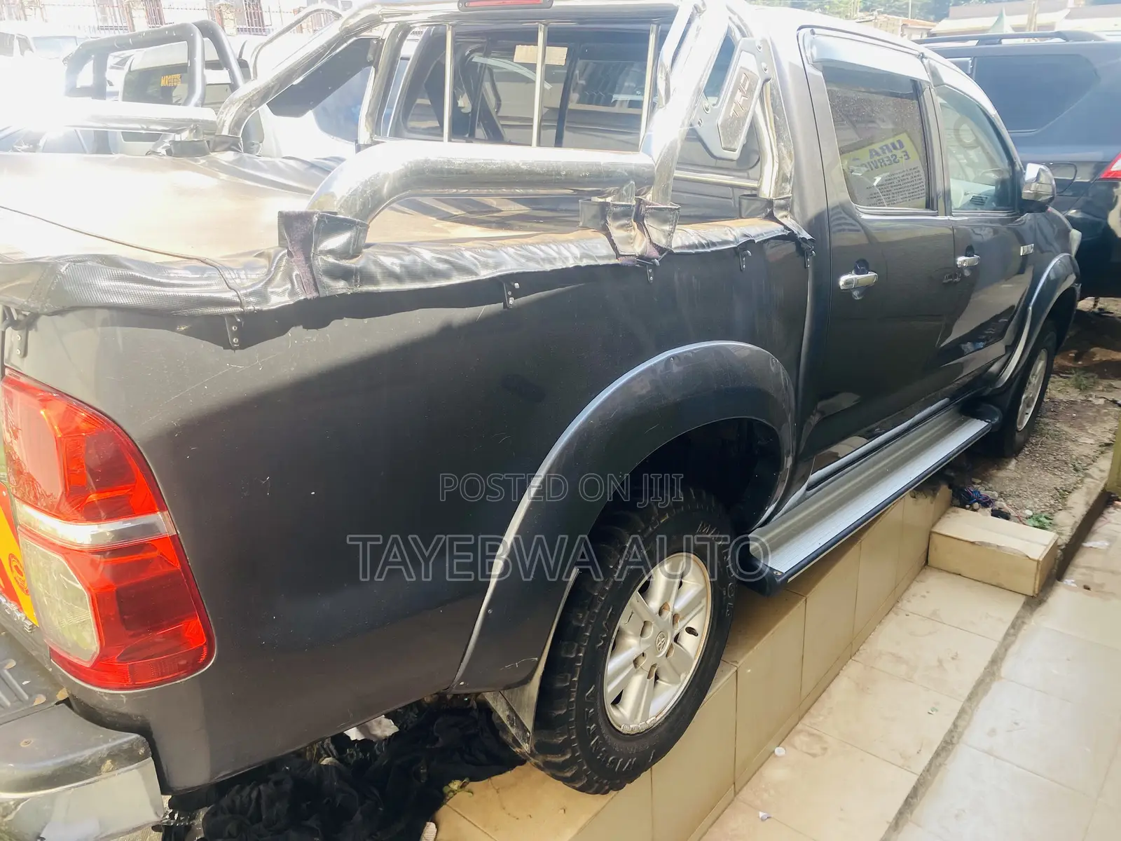 Toyota Hilux 2012 Gray