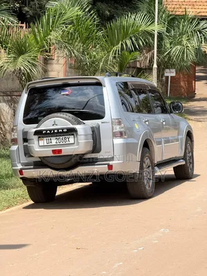 Mitsubishi Pajero 2011 Silver