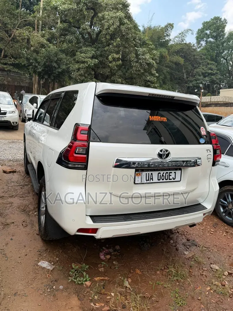 Toyota Land Cruiser Prado 2018 White