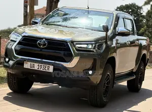 Toyota Hilux Revo Double Cab Deisel 2.8 AWD 2022 Green