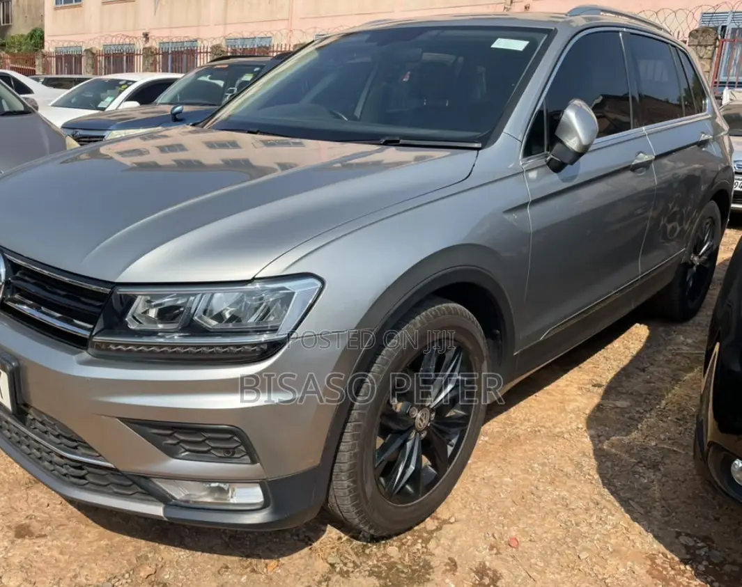 Volkswagen Tiguan 2018 Gray