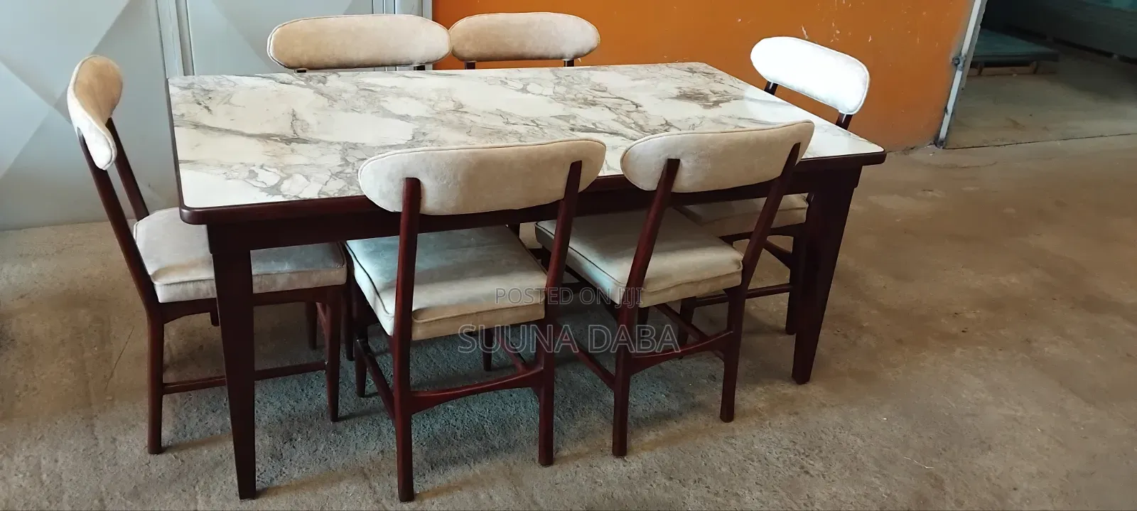Mordern Dining Table WTH 6pcs Chairs