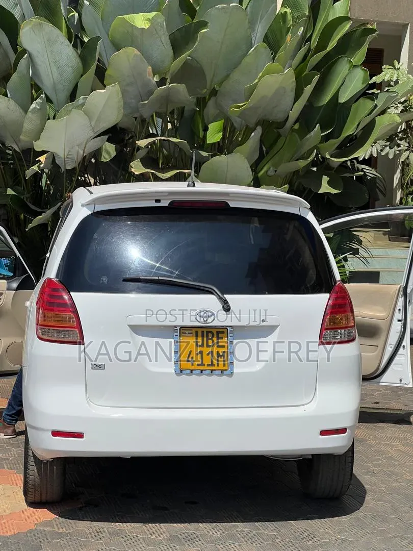 Toyota Corolla Spacio 2000 White