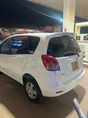 Toyota Corolla Spacio 2000 White